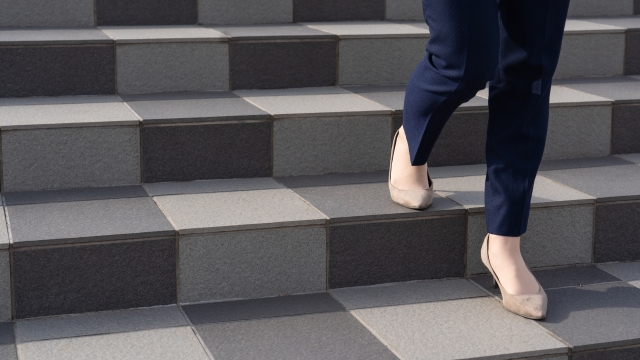 女性　パンプス